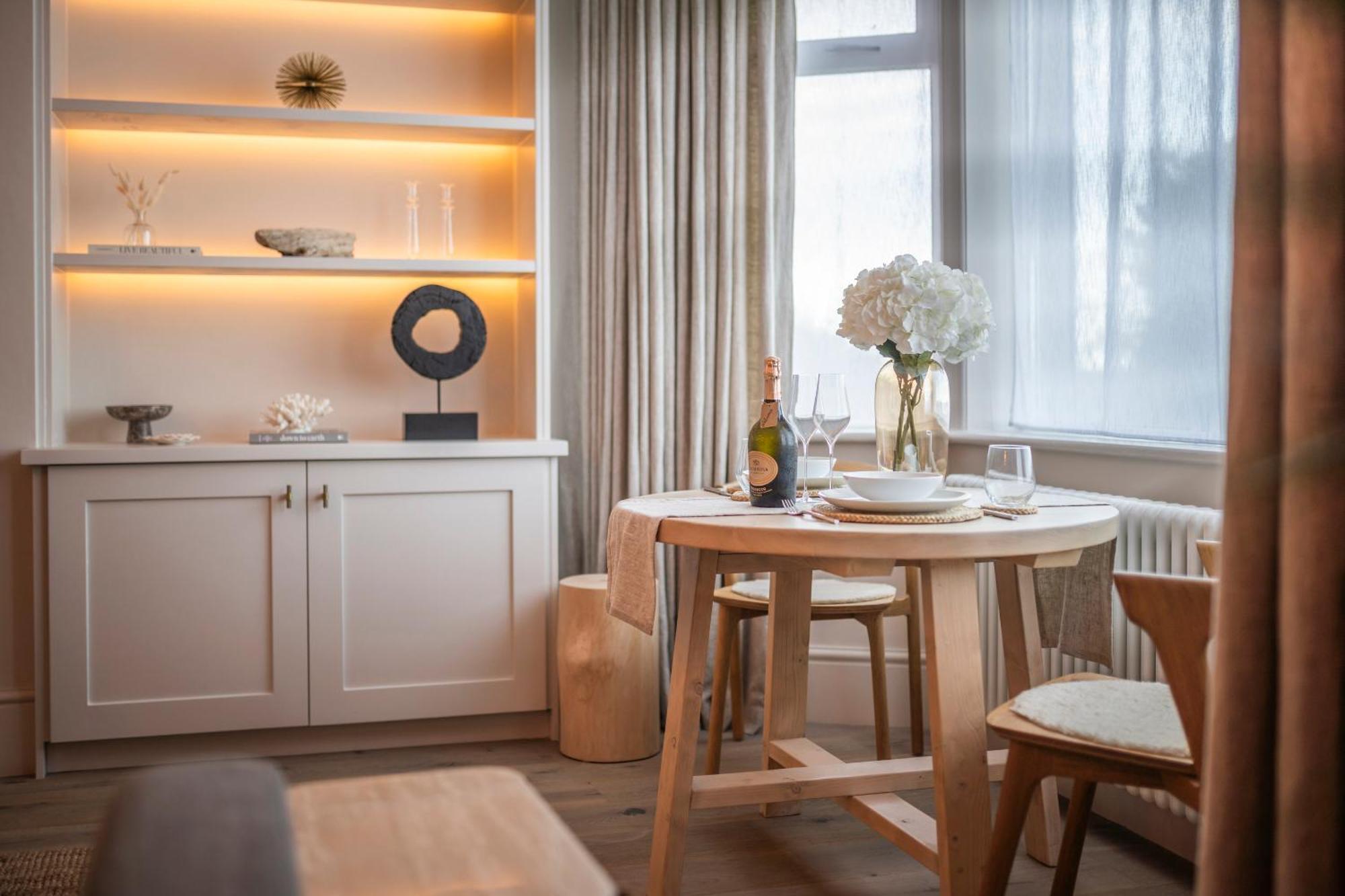Blu's Seaview Apartment *